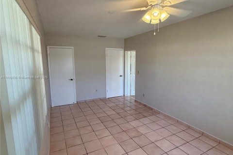 Villa ou maison à vendre à Hialeah, Floride: 3 chambres, 118.45 m2 № 1964014 - photo 13