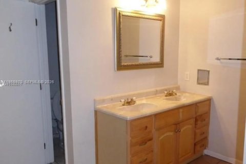 Casa en alquiler en Miami Lakes, Florida, 5 dormitorios, 207.54 m2 № 2011122 - foto 6