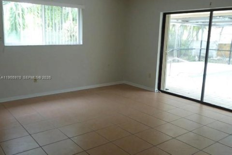 Casa en alquiler en Miami Lakes, Florida, 5 dormitorios, 207.54 m2 № 2011122 - foto 5