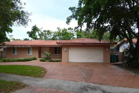 Casa en Miami Lakes, Florida 5 dormitorios, 207.54 m2 № 2011122