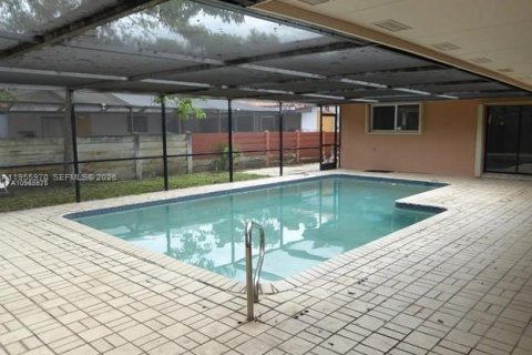 Casa en alquiler en Miami Lakes, Florida, 5 dormitorios, 207.54 m2 № 2011122 - foto 7