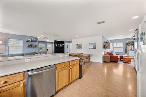 House in Lakeland, Florida 3 bedrooms, 155.24 sq.m. № 2287785 - photo 14