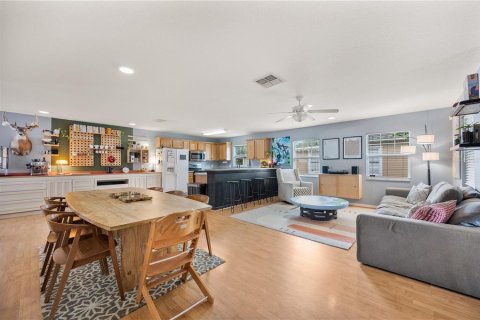 House in Lakeland, Florida 3 bedrooms, 155.24 sq.m. № 2287785 - photo 7