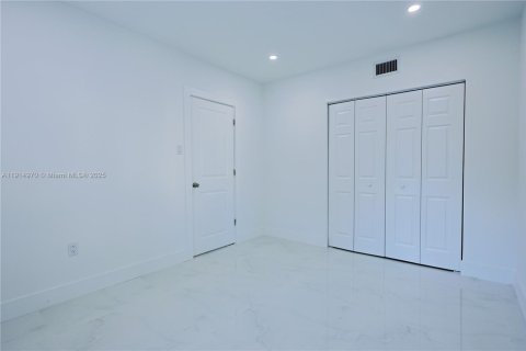 Villa ou maison à vendre à North Miami, Floride: 2 chambres, 142.7 m2 № 1970191 - photo 11