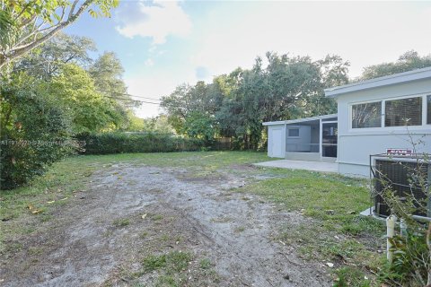 Villa ou maison à vendre à North Miami, Floride: 2 chambres, 142.7 m2 № 1970191 - photo 20