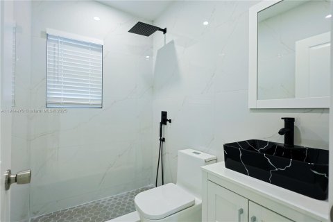Villa ou maison à vendre à North Miami, Floride: 2 chambres, 142.7 m2 № 1970191 - photo 17