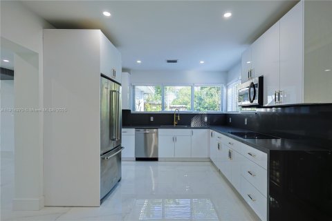 Villa ou maison à vendre à North Miami, Floride: 2 chambres, 142.7 m2 № 1970191 - photo 6