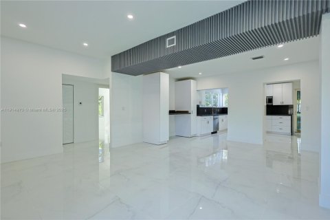Villa ou maison à vendre à North Miami, Floride: 2 chambres, 142.7 m2 № 1970191 - photo 3