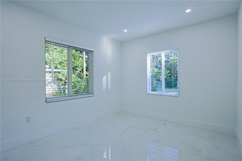 Villa ou maison à vendre à North Miami, Floride: 2 chambres, 142.7 m2 № 1970191 - photo 10