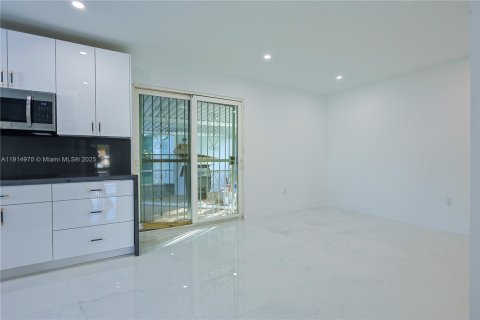 Villa ou maison à vendre à North Miami, Floride: 2 chambres, 142.7 m2 № 1970191 - photo 9