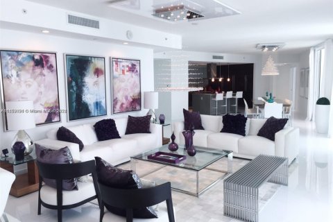 Condo in Sunny Isles Beach, Florida, 4 bedrooms  № 1730118 - photo 1