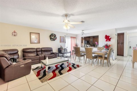 House in Coconut Creek, Florida 2 bedrooms, 119.57 sq.m. № 2064720 - photo 5