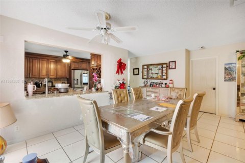 House in Coconut Creek, Florida 2 bedrooms, 119.57 sq.m. № 2064720 - photo 11