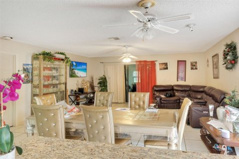 House in Coconut Creek, Florida 2 bedrooms, 119.57 sq.m. № 2064720 - photo 6