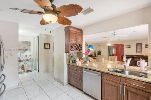 House in Coconut Creek, Florida 2 bedrooms, 119.57 sq.m. № 2064720 - photo 7