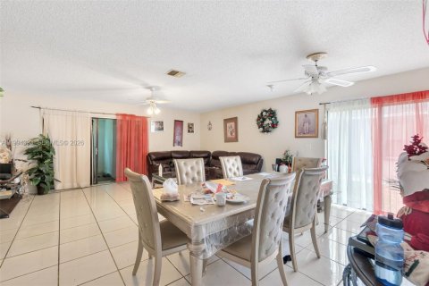 House in Coconut Creek, Florida 2 bedrooms, 119.57 sq.m. № 2064720 - photo 12