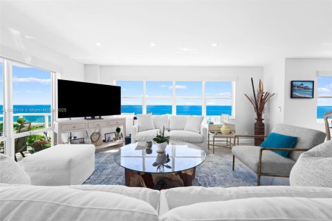 Купить кондоминиум в Помпано-Бич, Флорида 3 спальни, 148.64м2, № 1954400 - фото 1