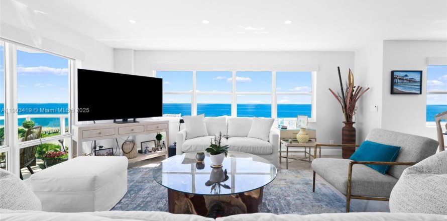 Кондоминиум с 3 спальнями в Помпано-Бич, Флорида № 1954400