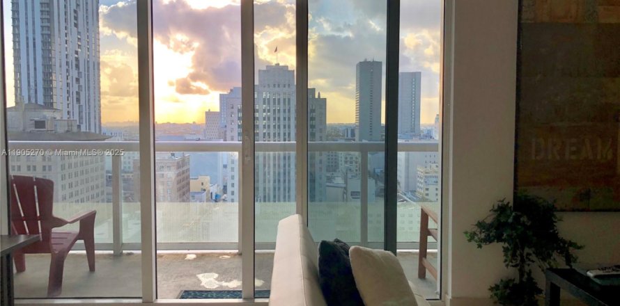 Studio à Condo à Miami, Floride  № 1956623