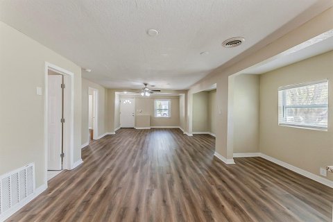 House in Sanford, Florida 5 bedrooms, 167.6 sq.m. № 1580134 - photo 17