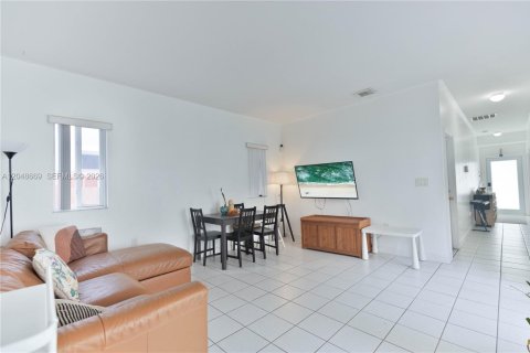 Casa en venta en Homestead, Florida, 3 dormitorios, 128.76 m2 № 2278240 - foto 8
