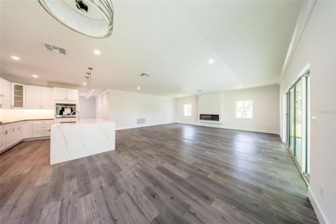House in Deltona, Florida 4 bedrooms, 250.84 sq.m. № 1769188 - photo 5