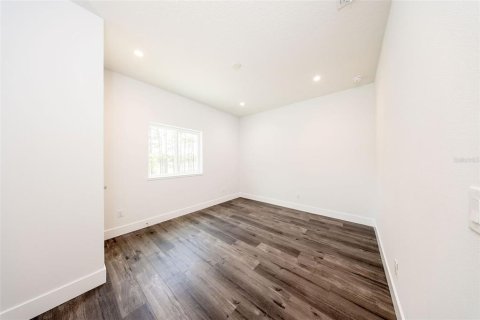 House in Deltona, Florida 4 bedrooms, 250.84 sq.m. № 1769188 - photo 19