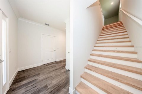 House in Deltona, Florida 4 bedrooms, 250.84 sq.m. № 1769188 - photo 8