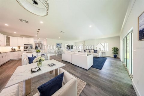 House in Deltona, Florida 4 bedrooms, 250.84 sq.m. № 1769188 - photo 6