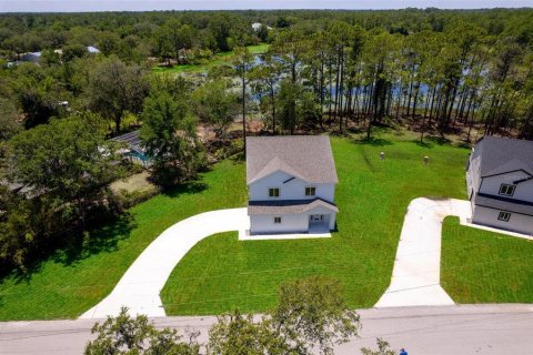 House in Deltona, Florida 4 bedrooms, 250.84 sq.m. № 1769188 - photo 1