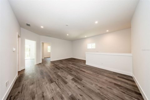 House in Deltona, Florida 4 bedrooms, 250.84 sq.m. № 1769188 - photo 11