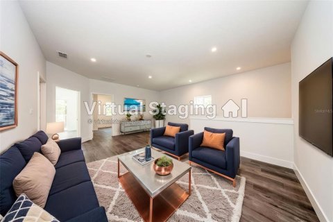 House in Deltona, Florida 4 bedrooms, 250.84 sq.m. № 1769188 - photo 12