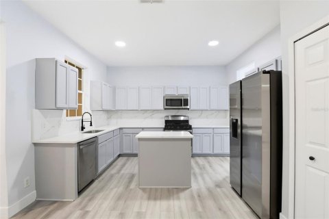 Casa en venta en Orlando, Florida, 4 dormitorios, 277.78 m2 № 1916186 - foto 9