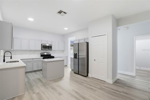 Casa en venta en Orlando, Florida, 4 dormitorios, 277.78 m2 № 1916186 - foto 10