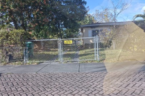 Купить виллу или дом в Майами, Флорида 154.87м2, № 2050503 - фото 13