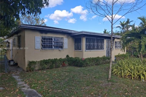 Купить виллу или дом в Майами, Флорида 154.87м2, № 2050503 - фото 2