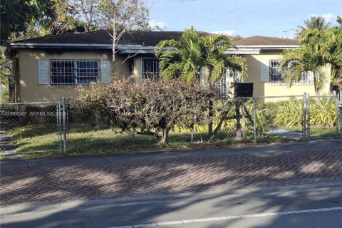 Купить виллу или дом в Майами, Флорида 154.87м2, № 2050503 - фото 22