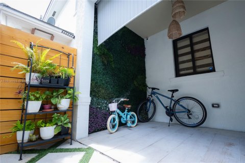Condo in Miami, Florida, 4 bedrooms  № 1768604 - photo 4
