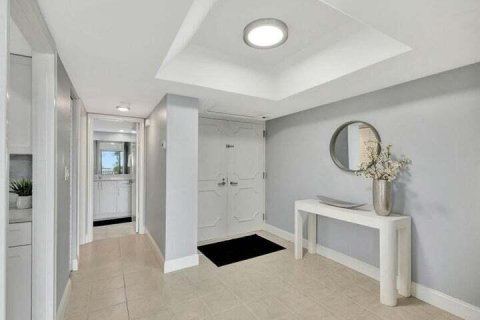 Condo in Riviera Beach, Florida, 2 bedrooms № 2081989 - photo 3