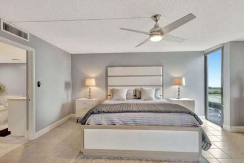 Condo in Riviera Beach, Florida, 2 bedrooms № 2081989 - photo 13
