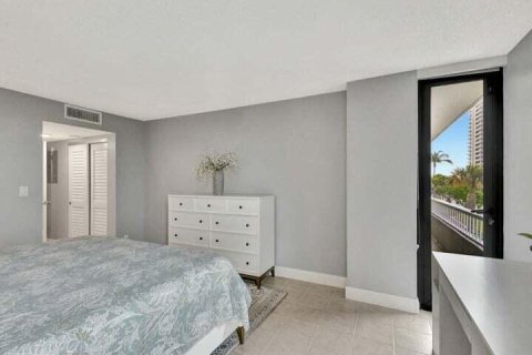 Condo in Riviera Beach, Florida, 2 bedrooms № 2081989 - photo 18