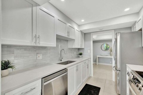 Condo in Riviera Beach, Florida, 2 bedrooms № 2081989 - photo 10