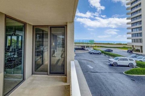 Condo in Riviera Beach, Florida, 2 bedrooms № 2081989 - photo 23