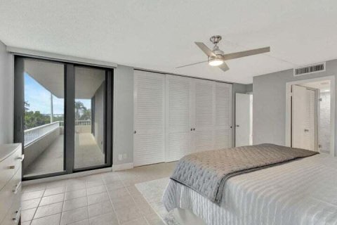 Condo in Riviera Beach, Florida, 2 bedrooms № 2081989 - photo 12