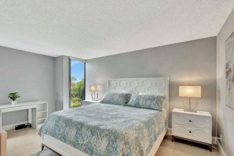 Condo in Riviera Beach, Florida, 2 bedrooms № 2081989 - photo 17