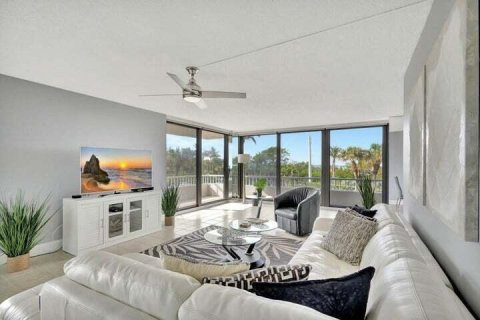 Condo in Riviera Beach, Florida, 2 bedrooms № 2081989 - photo 4