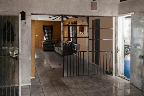 House in Miami, Florida 3 bedrooms, 82.5 sq.m. № 2026083 - photo 10