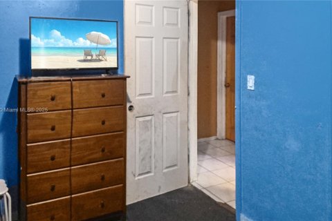 House in Miami, Florida 3 bedrooms, 82.5 sq.m. № 2026083 - photo 20