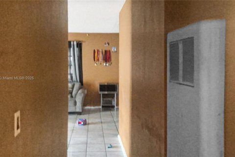 House in Miami, Florida 3 bedrooms, 82.5 sq.m. № 2026083 - photo 28