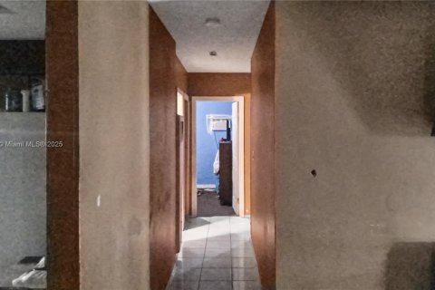 House in Miami, Florida 3 bedrooms, 82.5 sq.m. № 2026083 - photo 16